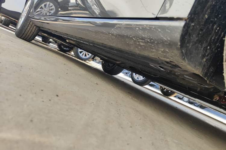 Used Geely Auto Emgrand 2025 4th Generation 1.5L Manual - Starry Edition Right Side Sill