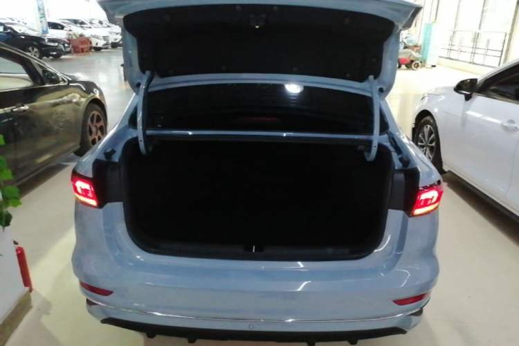 Used Geely Auto Emgrand 2025 4th Generation 1.5L CVT Starry Edition Trunk