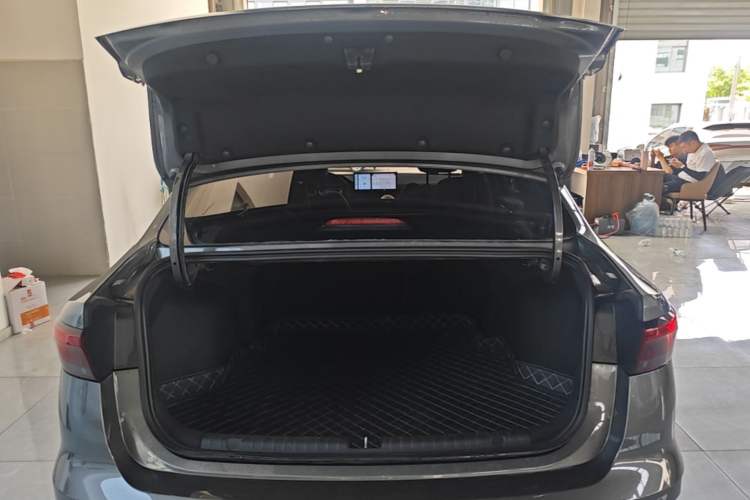 Used Geely Auto Emgrand 2025 4th Generation 1.5L CVT Luxury Version Trunk