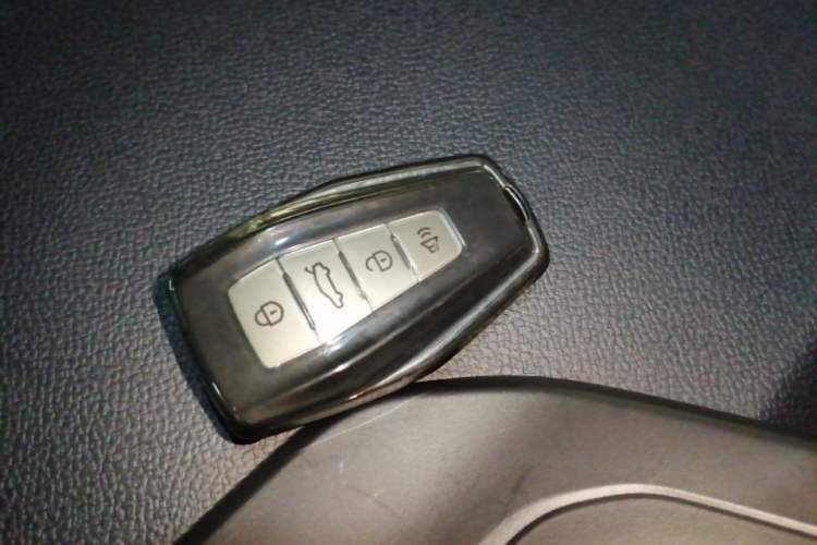 Used Geely Auto Emgrand 2025 4th Generation 1.5L CVT Starry Edition Vehicle Key
