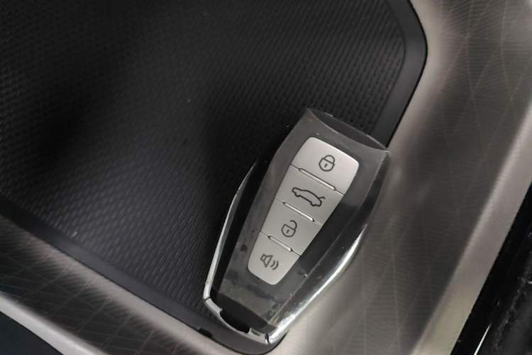 Used Geely Auto Emgrand 2025 4th Generation 1.5L CVT Longteng Edition Vehicle Key