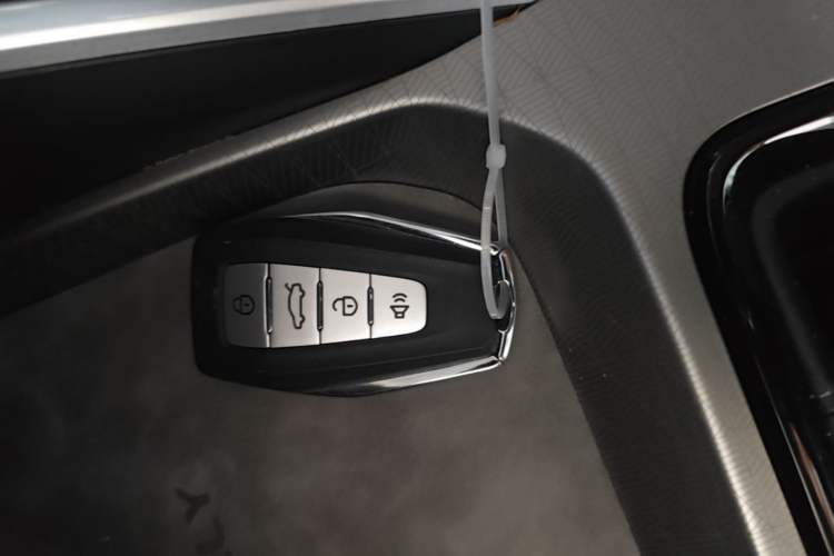 Used Geely Auto Emgrand 2025 4th Generation 1.5L CVT Luxury Version Vehicle Key