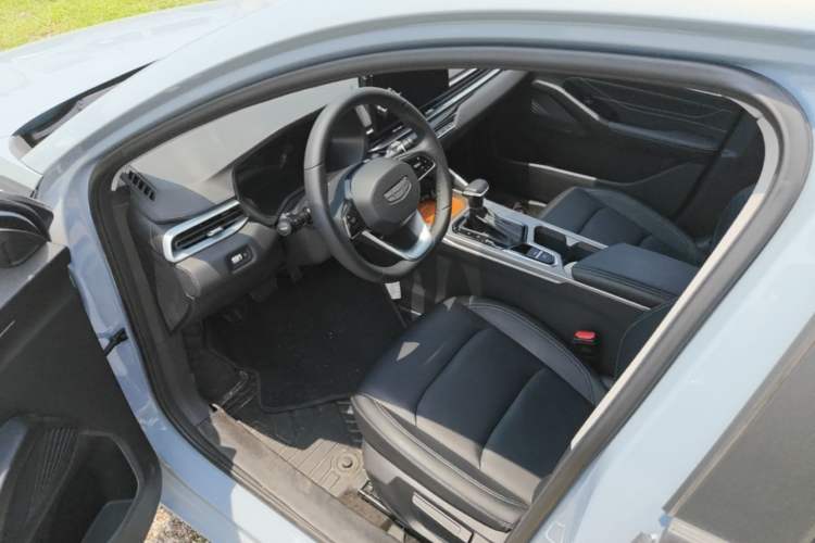 Used Geely Auto Emgrand 2025 4th Generation 1.5L CVT Longteng Edition Driver Seat