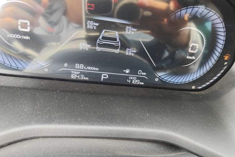 Used Geely Auto Emgrand 2025 4th Generation 1.5L CVT Longteng Edition Odometer Close Up