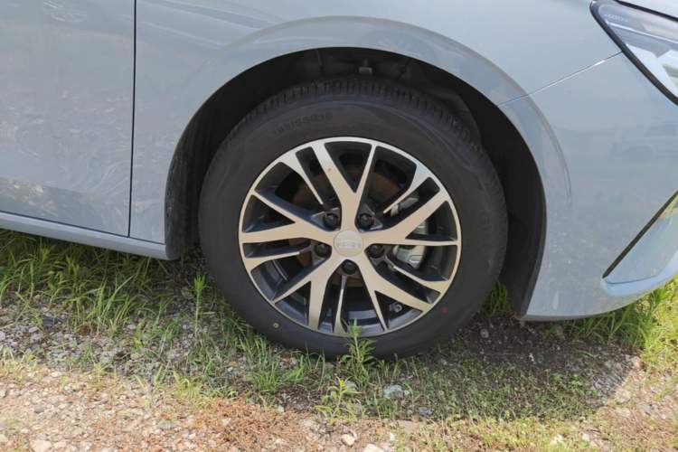 Used Geely Auto Emgrand 2025 4th Generation 1.5L CVT Longteng Edition Right Front Wheel Hub