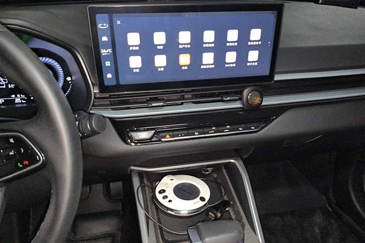 Used Geely Auto Emgrand 2025 4th Generation 1.5L CVT Luxury Version Audio And AC Panel