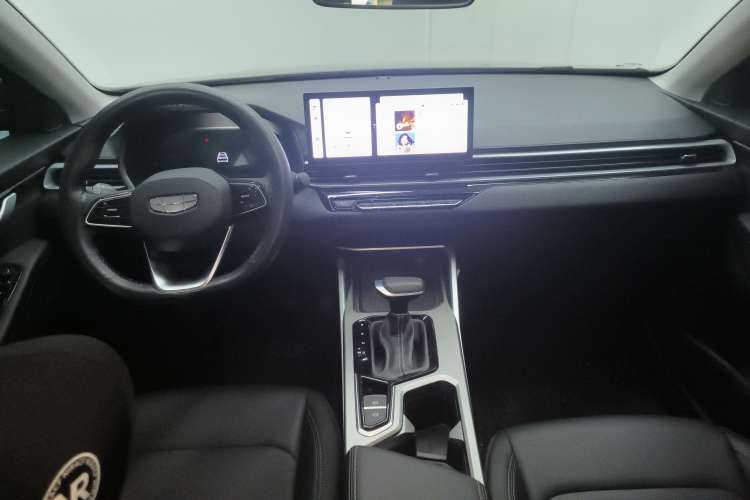 Used Geely Auto Emgrand 2025 4th Generation 1.5L CVT Longteng Edition Center Console
