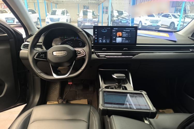 Used Geely Auto Emgrand 2025 4th Generation 1.5L CVT Longteng Edition Center Console