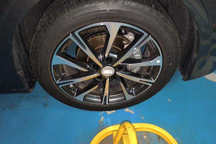 Used Geely Auto Emgrand 2025 4th Generation 1.5L CVT Luxury Version Right Front Wheel Hub
