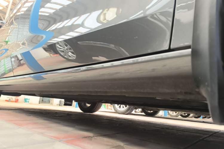 Used Geely Auto Emgrand 2025 4th Generation 1.5L CVT Longteng Edition Right Side Sill