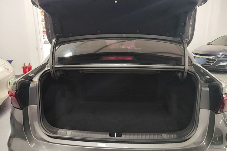 Used Geely Auto Emgrand 2025 4th Generation 1.5L CVT Luxury Version Trunk