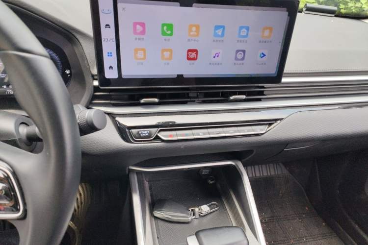 Used Geely Auto Emgrand 2025 4th Generation 1.5L CVT Longteng Edition Audio And AC Panel