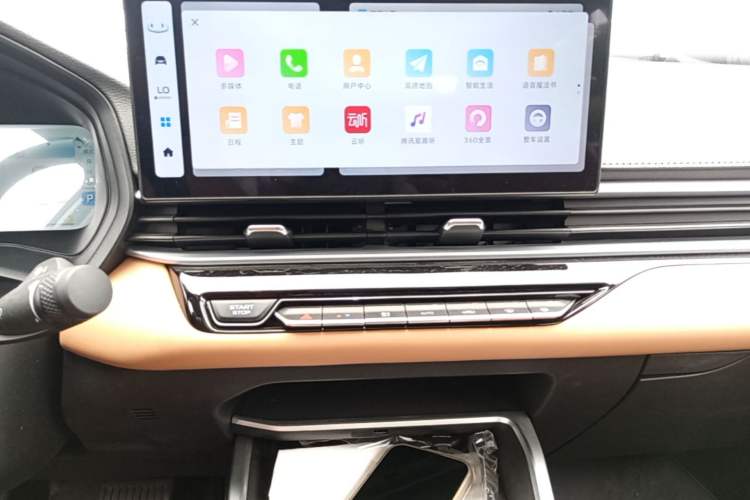 Used Geely Auto Emgrand 2025 4th Generation 1.5L CVT Flagship Version Audio And AC Panel
