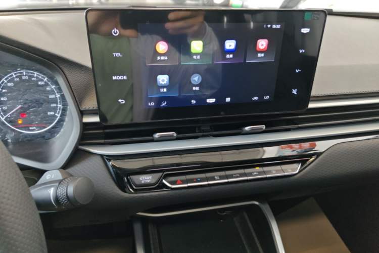 Used Geely Auto Emgrand 2025 4th Generation 1.5L CVT Starry Edition Audio And AC Panel
