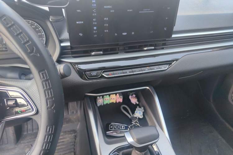 Used Geely Auto Emgrand 2025 4th Generation 1.5L CVT Starry Edition Audio And AC Panel
