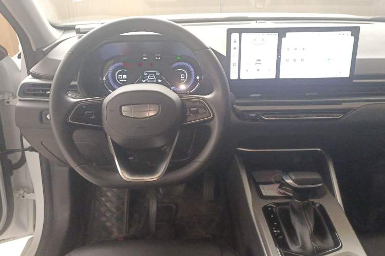 Used Geely Auto Emgrand 2025 4th Generation 1.5L CVT Luxury Version Audio And AC Panel