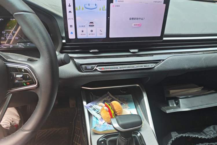 Used Geely Auto Emgrand 2025 4th Generation 1.5L CVT Longteng Edition Audio And AC Panel
