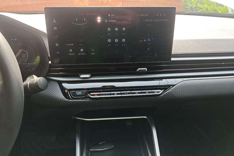 Used Geely Auto Emgrand 2025 4th Generation 1.5L CVT Longteng Edition Audio And AC Panel