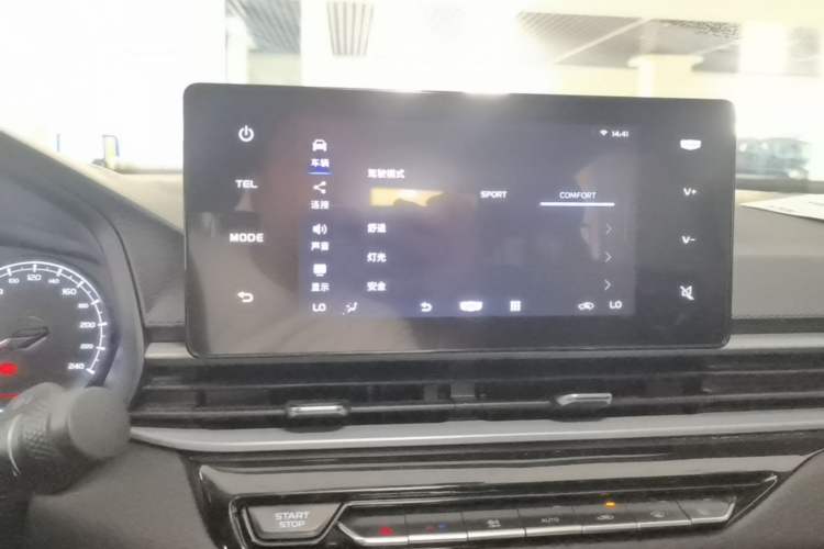 Used Geely Auto Emgrand 2025 4th Generation 1.5L CVT Starry Edition Audio And AC Panel