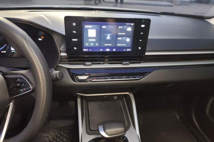 Used Geely Auto Emgrand 2025 4th Generation 1.5L CVT Starry Edition Audio And AC Panel