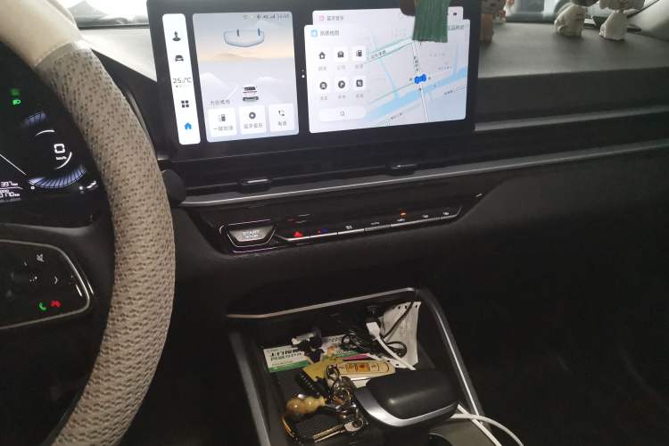 Used Geely Auto Emgrand 2025 4th Generation 1.5L CVT Luxury Version Audio And AC Panel