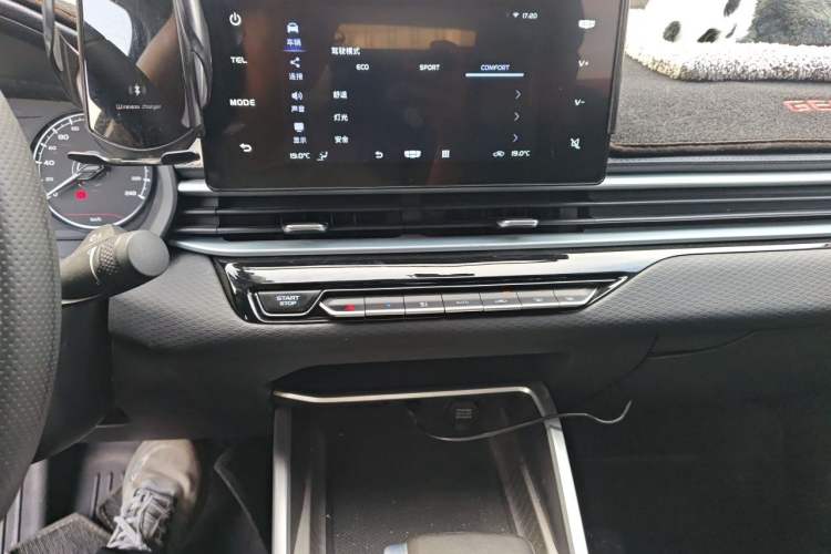 Used Geely Auto Emgrand 2025 4th Generation 1.5L CVT Starry Edition Audio And AC Panel