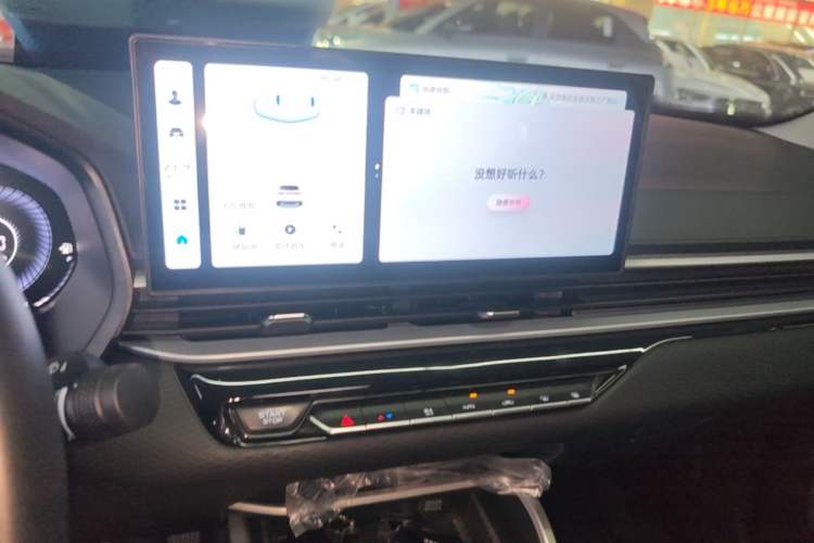 Used Geely Auto Emgrand 2025 4th Generation 1.5L CVT Luxury Version Audio And AC Panel