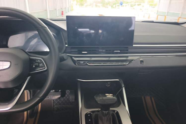 Used Geely Auto Emgrand 2025 4th Generation 1.5L CVT Luxury Version Audio And AC Panel
