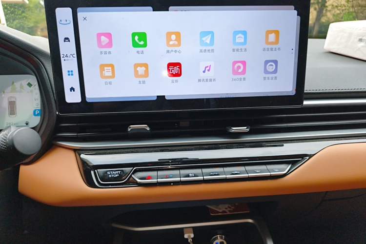 Used Geely Auto Emgrand 2025 4th Generation 1.5L CVT Flagship Version Audio And AC Panel