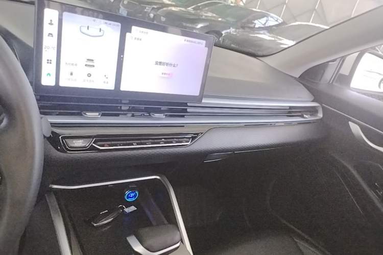 Used Geely Auto Emgrand 2025 4th Generation 1.5L CVT Longteng Edition Audio And AC Panel