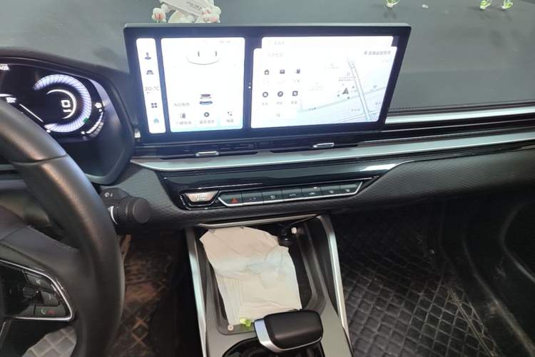 Used Geely Auto Emgrand 2025 4th Generation 1.5L CVT Longteng Edition Audio And AC Panel