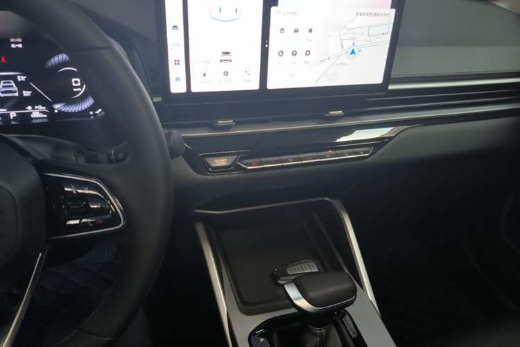 Used Geely Auto Emgrand 2025 4th Generation 1.5L CVT Longteng Edition Audio And AC Panel