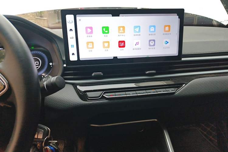 Used Geely Auto Emgrand 2025 4th Generation 1.5L Manual – Dragon Edition Audio And AC Panel