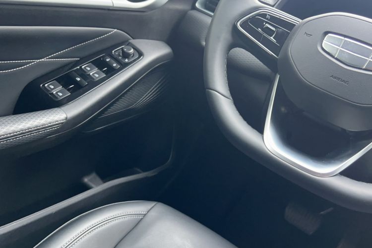Used Geely Auto Emgrand 2025 4th Generation 1.5L CVT Longteng Edition Audio And AC Panel
