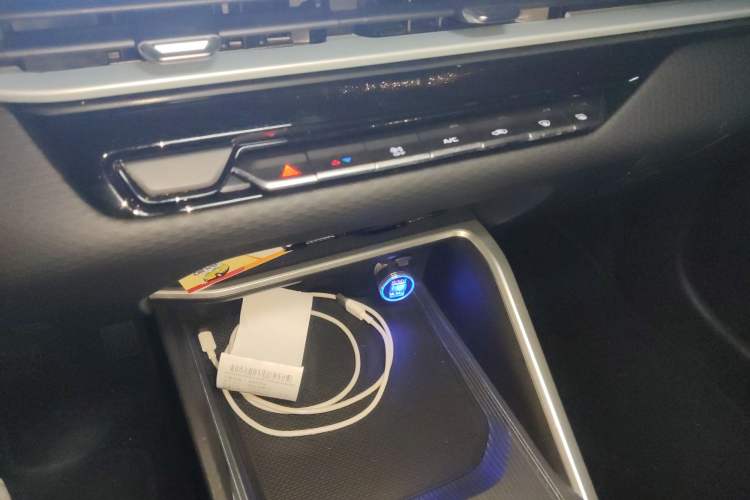 Used Geely Auto Emgrand 2025 4th Generation 1.5L Manual - Starry Edition Audio And AC Panel