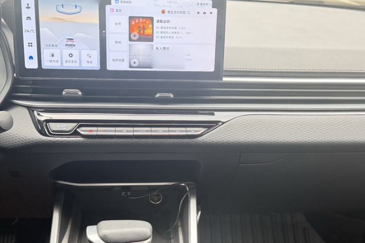 Used Geely Auto Emgrand 2025 4th Generation 1.5L CVT Luxury Version Audio And AC Panel