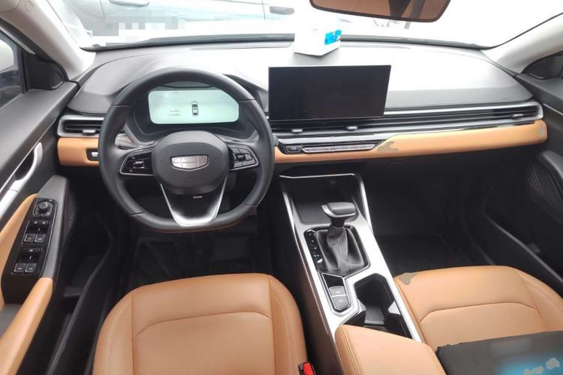 Used Geely Auto Emgrand 2025 4th Generation 1.5L CVT Flagship Version Center Console
