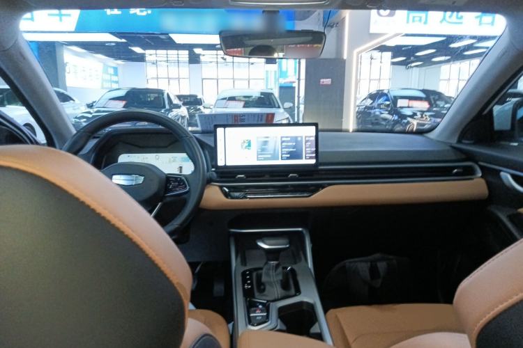 Used Geely Auto Emgrand 2025 4th Generation 1.5L CVT Flagship Version Center Console