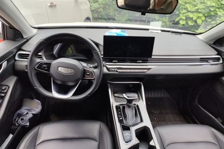 Used Geely Auto Emgrand 2025 4th Generation 1.5L CVT Longteng Edition Center Console