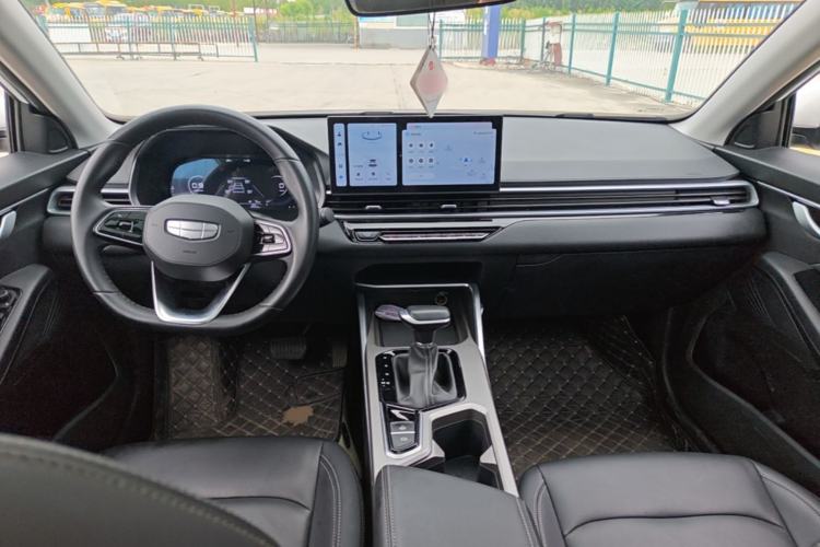 Used Geely Auto Emgrand 2025 4th Generation 1.5L CVT Longteng Edition Center Console