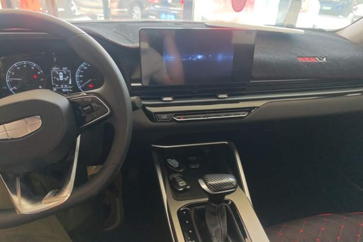 Used Geely Auto Emgrand 2025 4th Generation 1.5L CVT Starry Edition Center Console