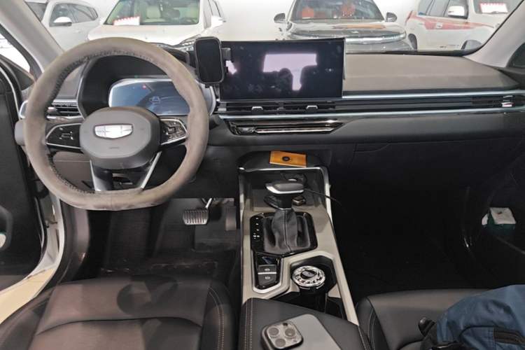 Used Geely Auto Emgrand 2025 4th Generation 1.5L CVT Longteng Edition Center Console