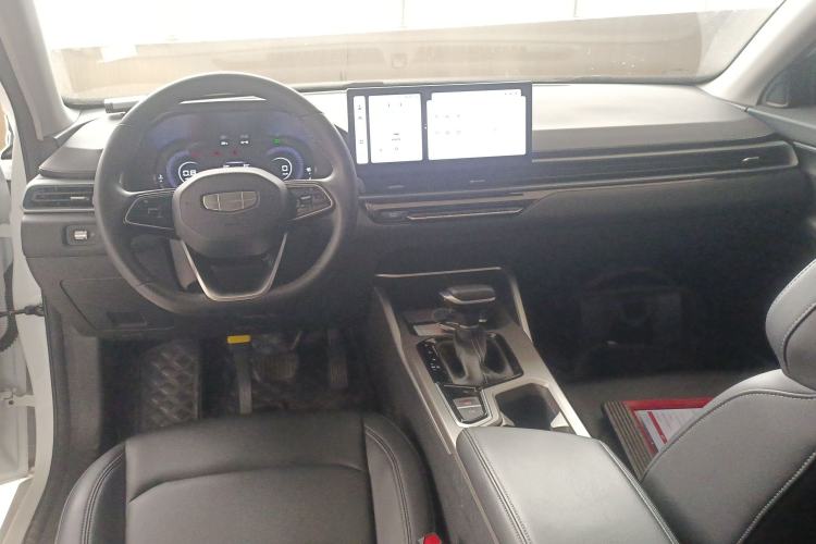 Used Geely Auto Emgrand 2025 4th Generation 1.5L CVT Luxury Version Center Console