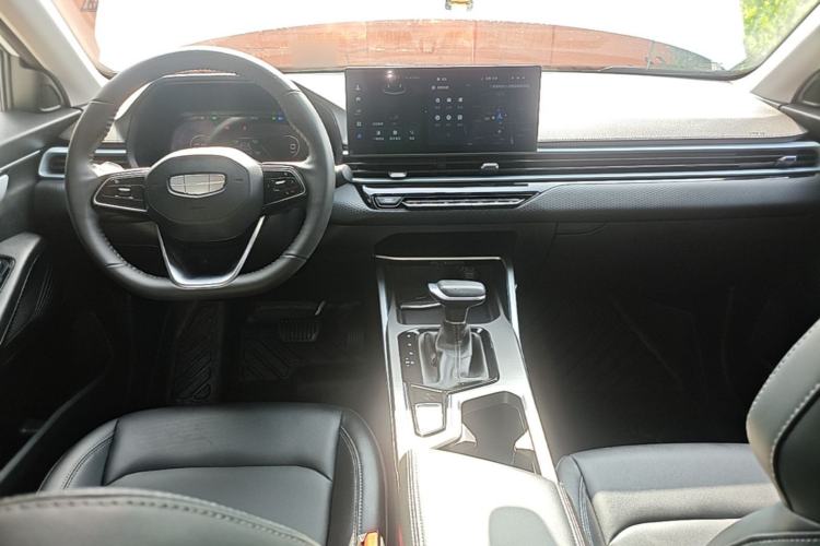 Used Geely Auto Emgrand 2025 4th Generation 1.5L CVT Longteng Edition Center Console