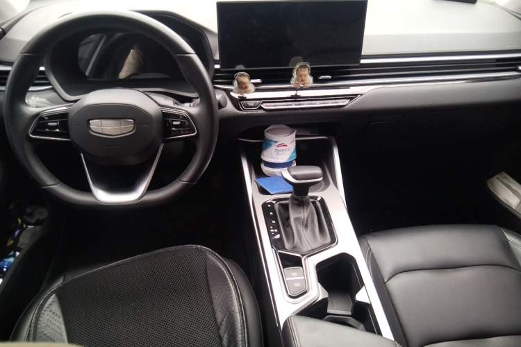 Used Geely Auto Emgrand 2025 4th Generation 1.5L CVT Longteng Edition Center Console