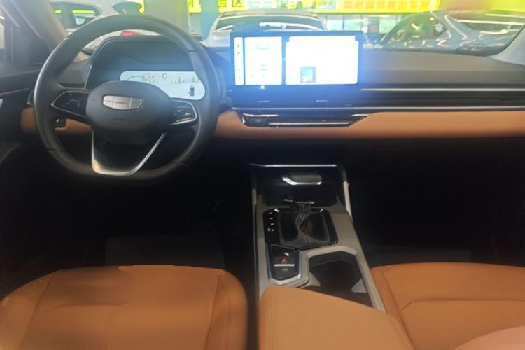 Used Geely Auto Emgrand 2025 4th Generation 1.5L CVT Flagship Version Center Console