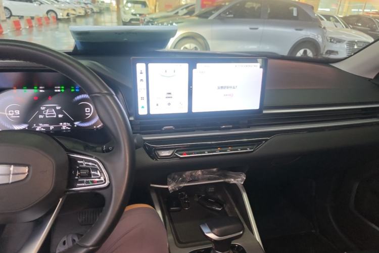 Used Geely Auto Emgrand 2025 4th Generation 1.5L CVT Luxury Version Center Console