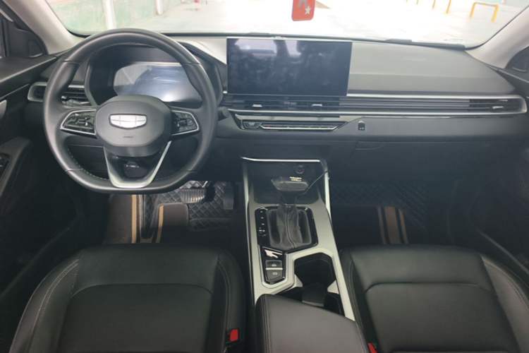 Used Geely Auto Emgrand 2025 4th Generation 1.5L CVT Luxury Version Center Console