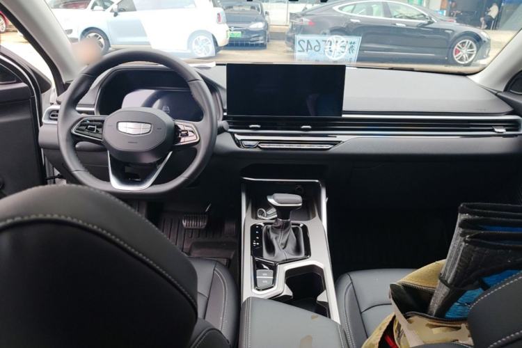 Used Geely Auto Emgrand 2025 4th Generation 1.5L CVT Luxury Version Center Console