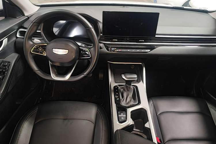 Used Geely Auto Emgrand 2025 4th Generation 1.5L CVT Longteng Edition Center Console